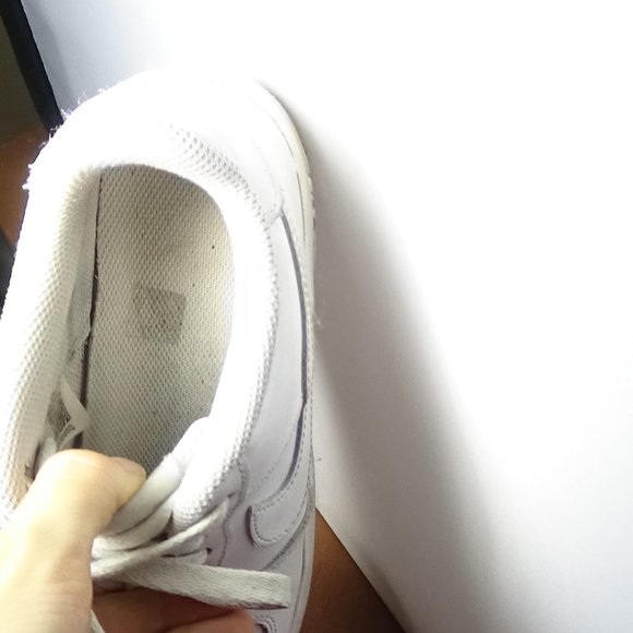 Nike Air Force 1 LE - "Triple White" - Size 7Y Kids' Sneakers {USED} - Picture 5 of 6